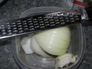 grate onions, grated onions, how to grate onions
