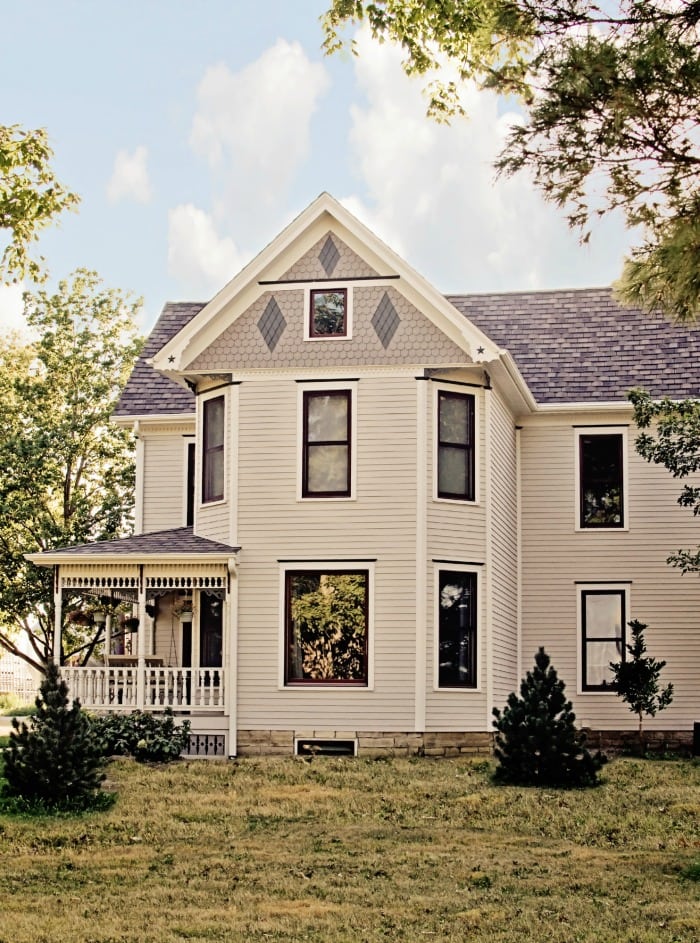 HardieShingle Half rounds Iowa Midwest Farm house brown tan
